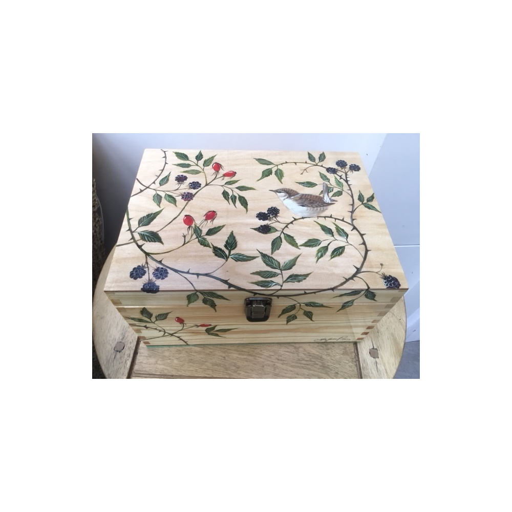 birds-keepsake-box-wren-with-blackberries