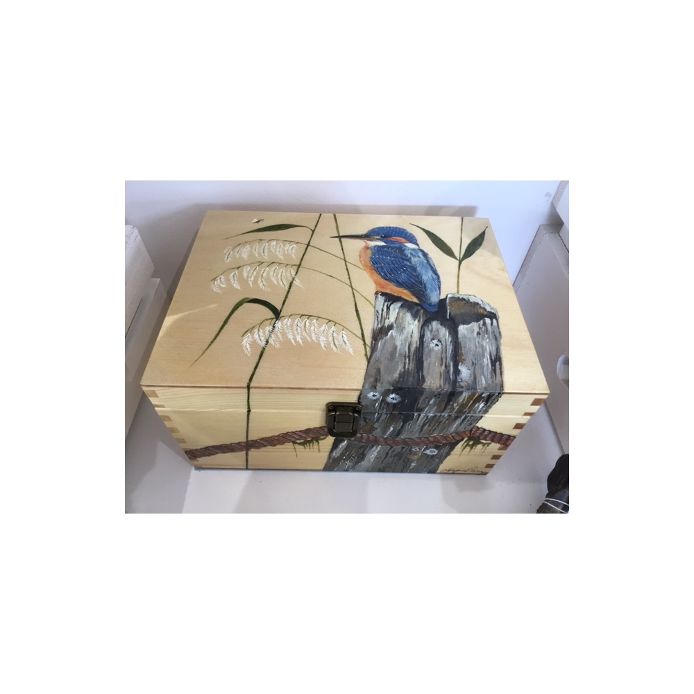 birds-keepskae-box-gifts-kingfisher-on-post_1267967243